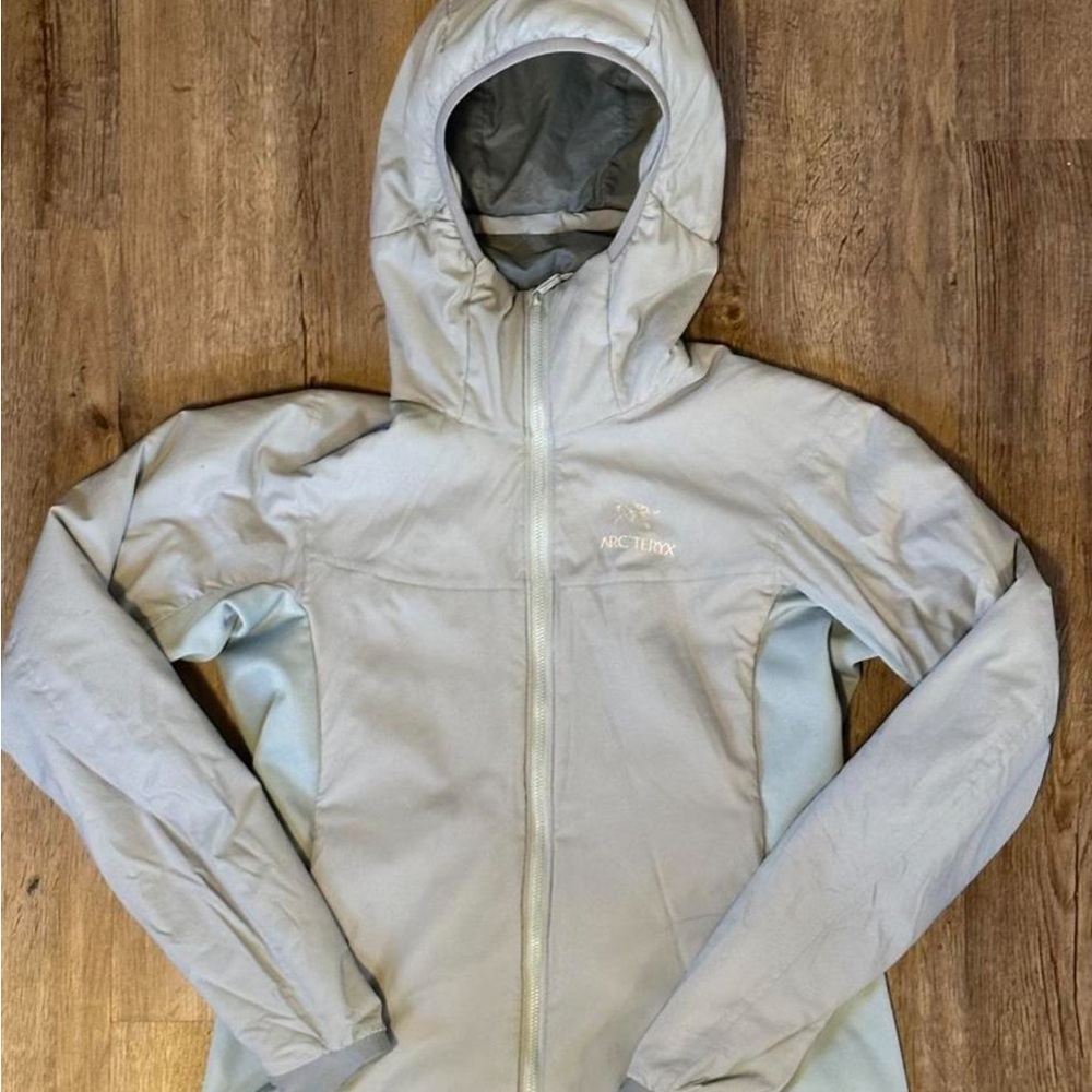 Arc'teryx Women's Pale blue Hooded Atom jacket